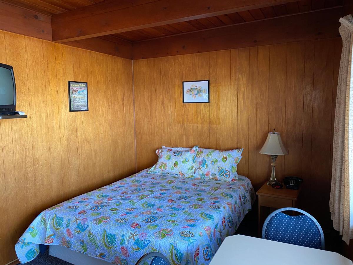 Curley'S Resort & Dive Center Sekiu Екстериор снимка