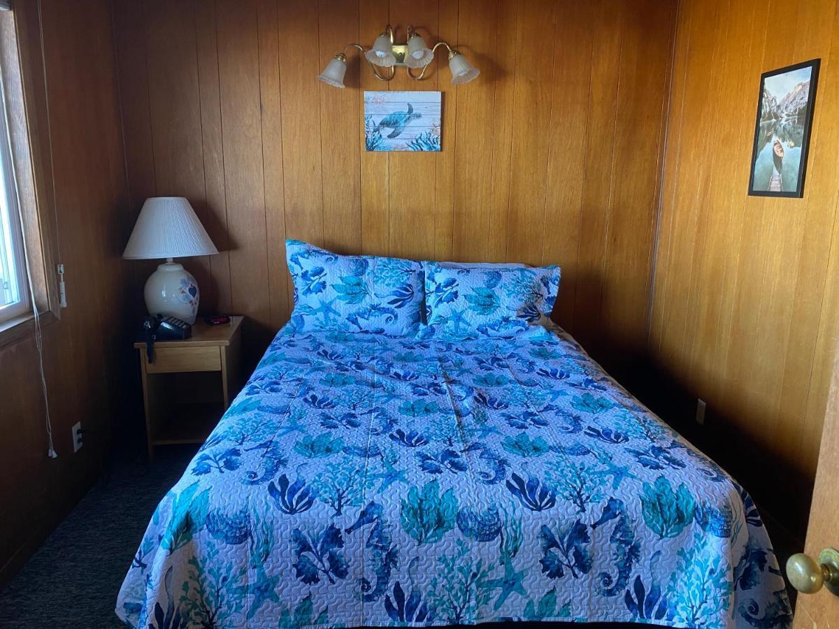 Curley'S Resort & Dive Center Sekiu Екстериор снимка